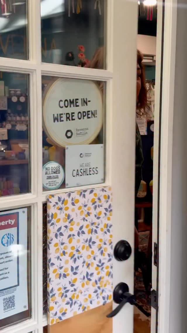 🌎 Ravenna Refills just celebrated their first year in Seattle’s Roosevelt neighborhood (woohoo!) and they’re doing something pretty special. Part refillery, part gift shop, part community hub, this cozy corner store fills every space with color and eco-friendly products.

We got to chat with co-owner Robin to hear the story behind the shop and why it’s become such a beloved neighborhood staple. Read the blog (linked in our bio) to learn more about:

🌿 The 12-year side hustle that led Robin here and why owning a shop never felt possible until it was
🎁 The shampoo bar, the toothpaste tabs, and the beeswax wraps Robin recommends to every new customer
🤝 How a collapsed SNAP benefits program inspired a community program they decided to keep going forever

Let us know where you’re at in your environmental journey by answering the poll 👇

🗺️ You can find Robin and her shop on the corner of 65th and 16th in Seattle’s Roosevelt neighborhood!

#spendlikeitmatters #beintentional #seattlesmallbusiness #smallbusinesseveryday #shoplocalseattle
