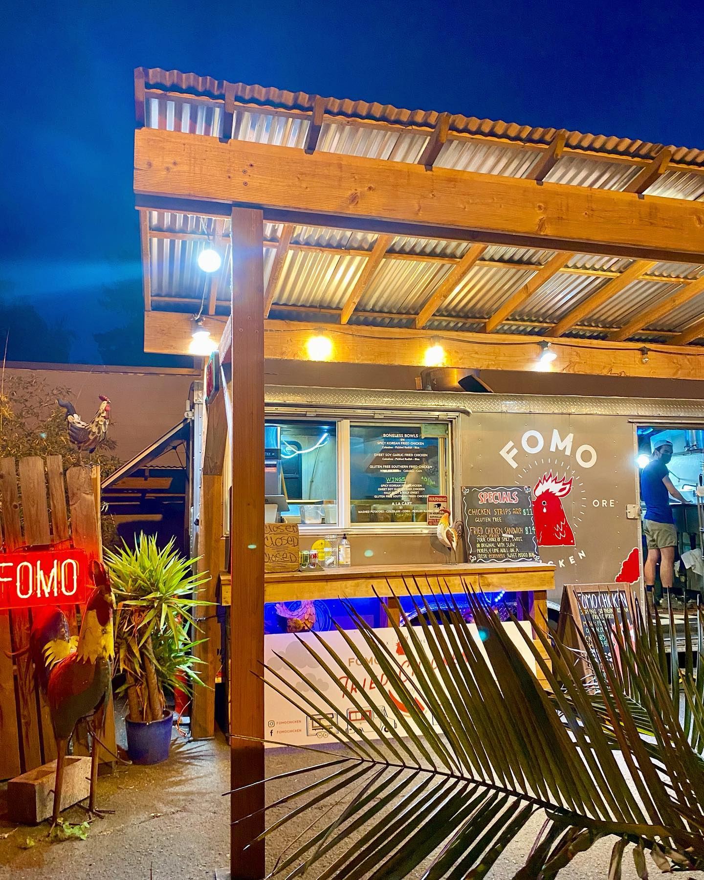 FOMO Chicken exterior and seating area