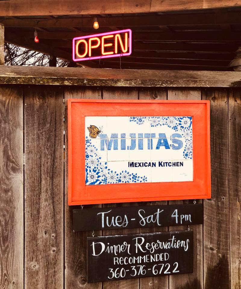 Mijitas welcome sign