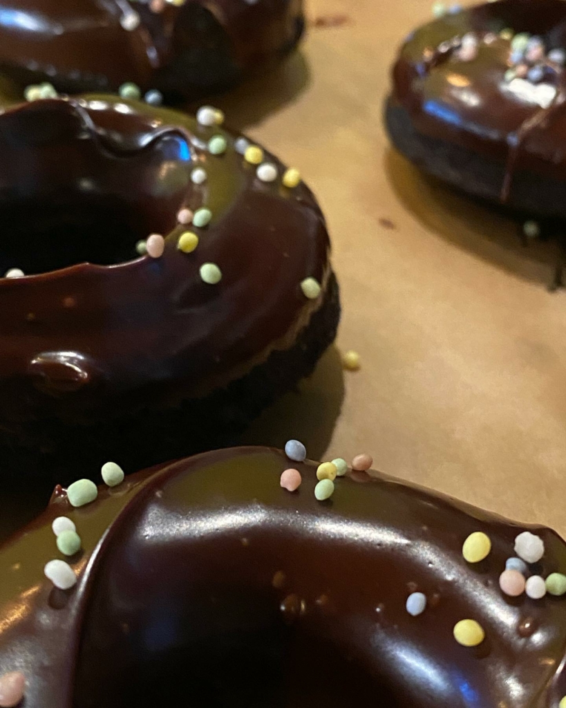 askatu chocolate donuts